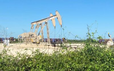 Precios del petróleo suben por panorama económico y declive de existencias de combustible